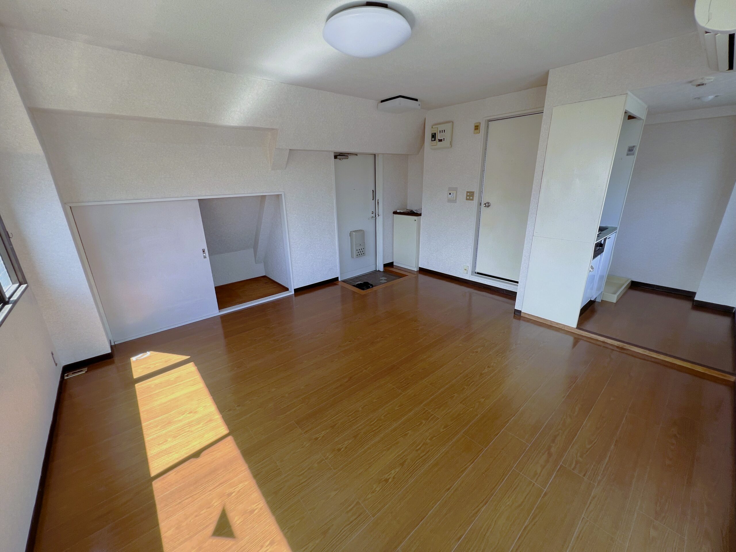 5353C91B-9EFA-4DF4-A737-46D813D1FFD3